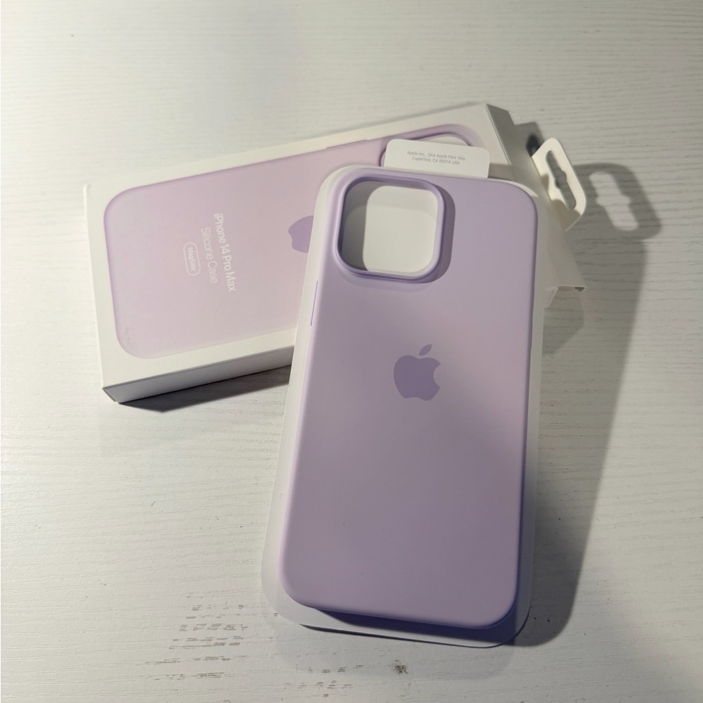 Apple Silicone iPhone 14 Pro Max Case - Lavender